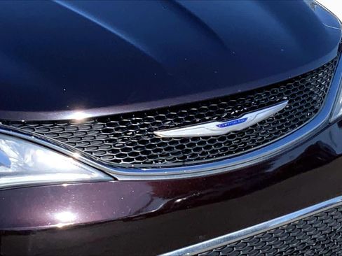 Used 2019 Chrysler Pacifica Limited FWD image 46