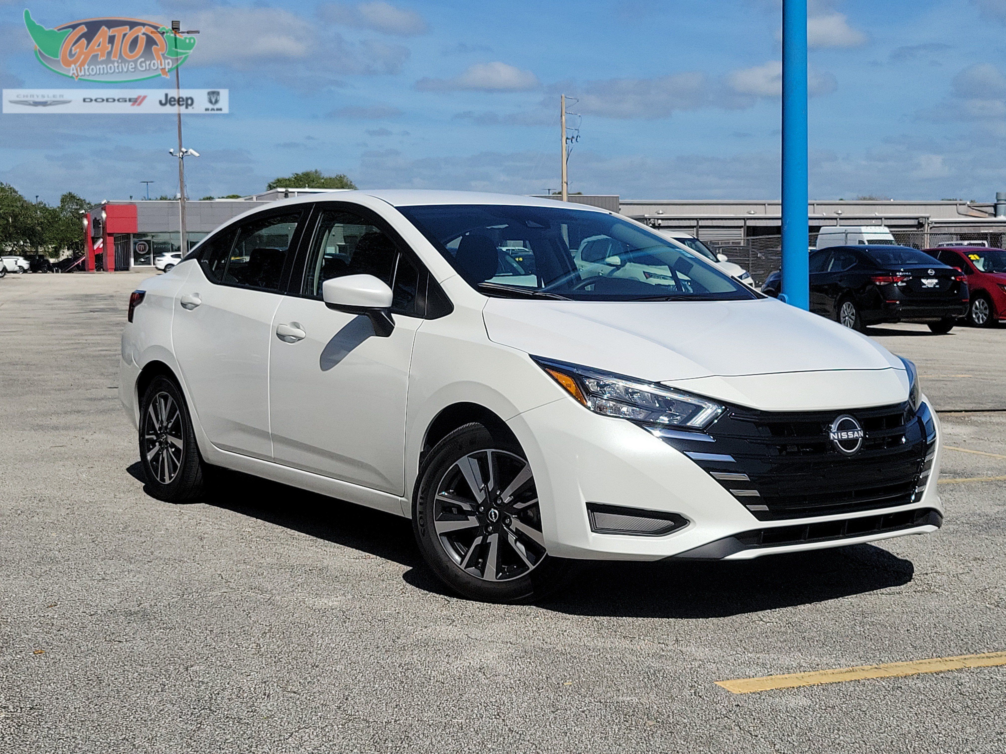 Used 2025 Nissan Versa SV FWD image 1