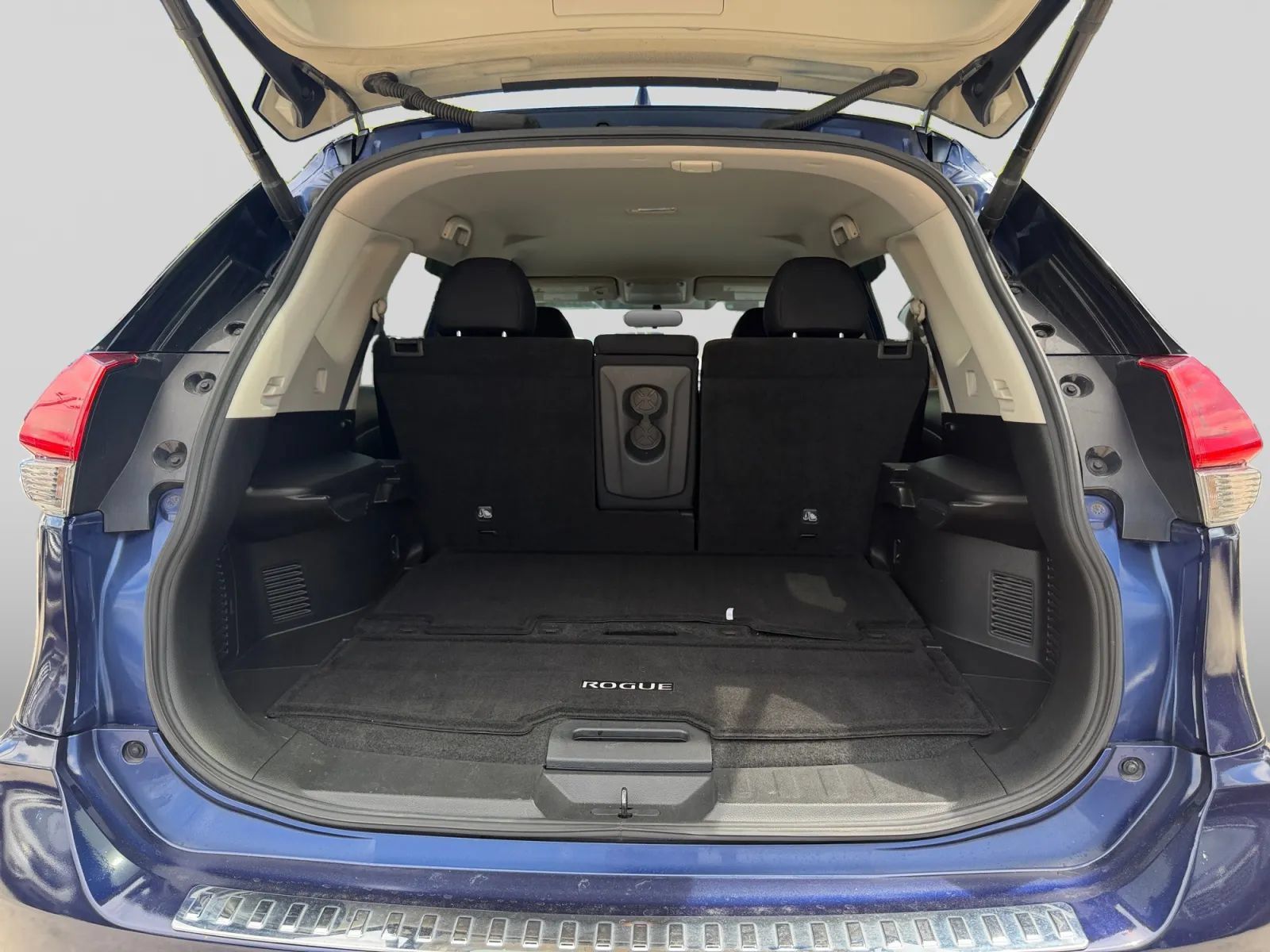 Used 2018 Nissan Rogue SV w/ Premium Package FWD image 19