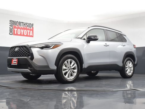Used 2025 Toyota Corolla Cross LE AWD/4WD image 30