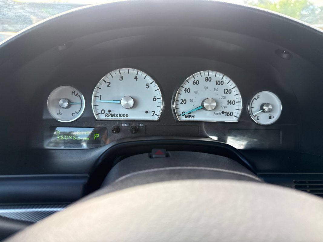 Used 2005 Ford Thunderbird RWD image 13