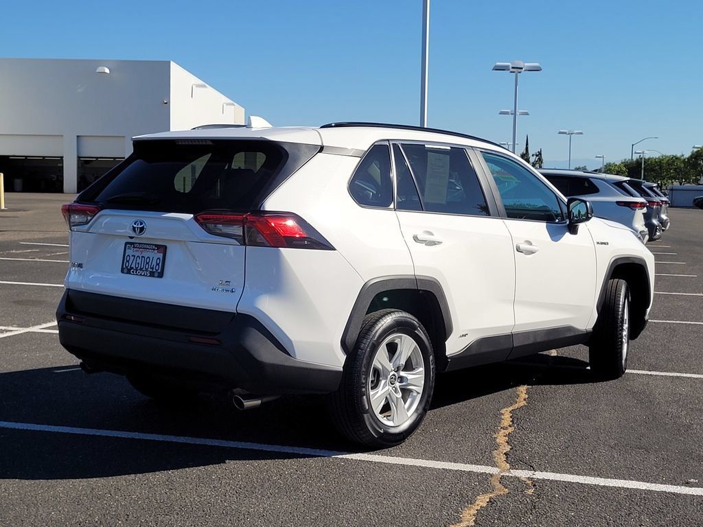 Used 2021 Toyota RAV4 LE AWD/4WD image 6