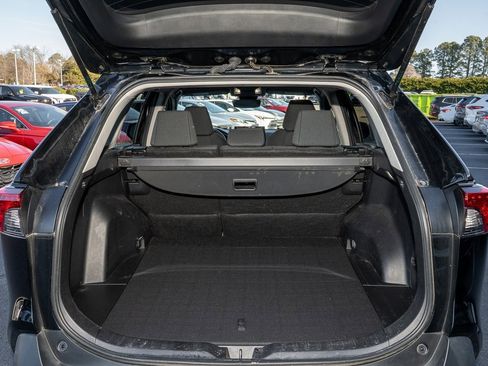 Certified 2022 Toyota RAV4 LE image 5