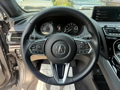 Used 2025 Acura RDX SH-AWD image 5