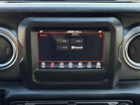 Used 2021 Jeep Wrangler Unlimited Sahara AWD/4WD image 27