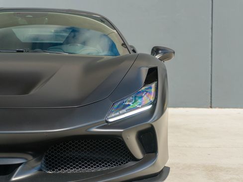 Used 2021 Ferrari F8 Tributo image 27