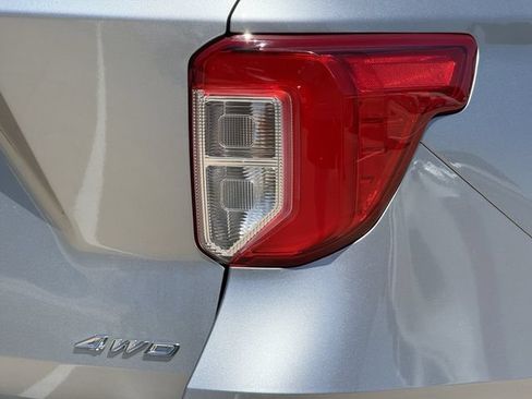 Used 2023 Ford Explorer XLT w/ Equipment Group 202A AWD/4WD image 8