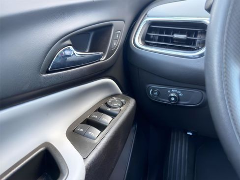 Certified 2023 Chevrolet Equinox LS w/ LS Convenience Package AWD/4WD image 22