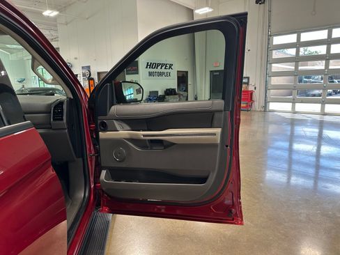 Used 2019 Ford Expedition Max XLT w/ Equipment Group 202A RWD image 42