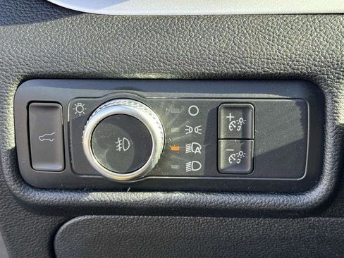 Used 2021 Ford Explorer XLT w/ Equipment Group 202A image 14