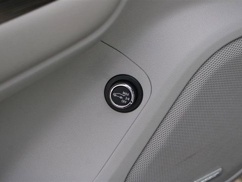 Used 2020 GMC Acadia SLT w/ Driver Alert Package II image 13