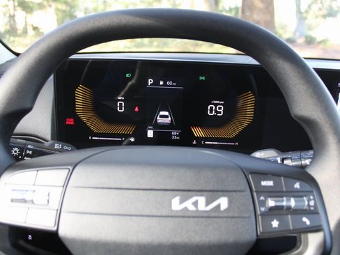 New 2025 Kia K4 LX image 25