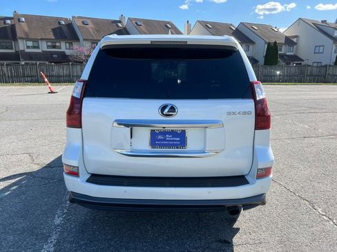 Used 2022 Lexus GX 460 Luxury w/ Sport Design Package AWD/4WD image 10