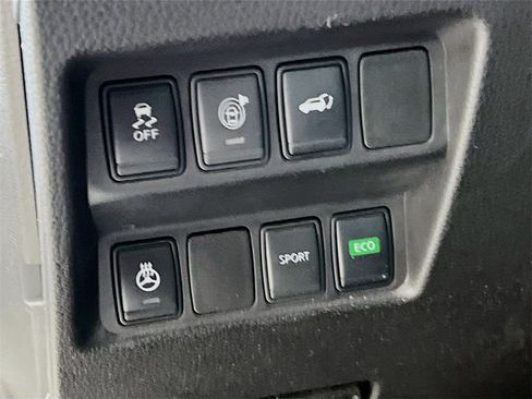 Used 2017 Nissan Rogue SV w/ SV Premium Package image 8