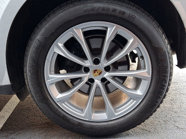 Certified 2025 Porsche Macan AWD/4WD image 14