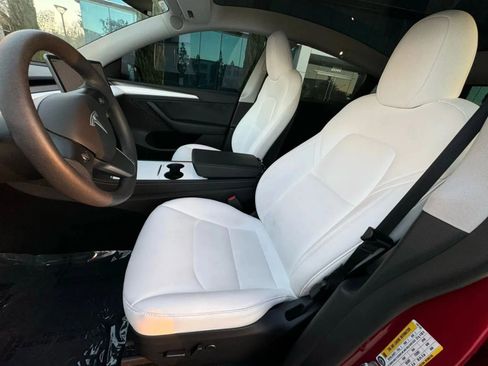 Used 2023 Tesla Model Y Performance image 12