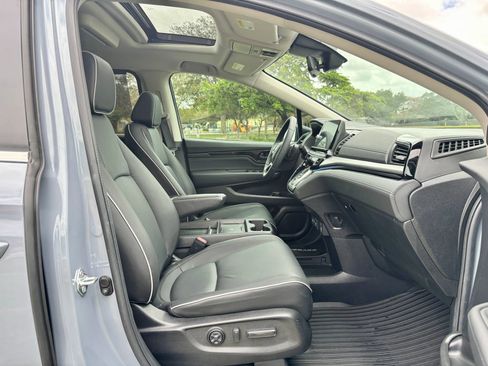 Used 2025 Honda Odyssey Touring image 9