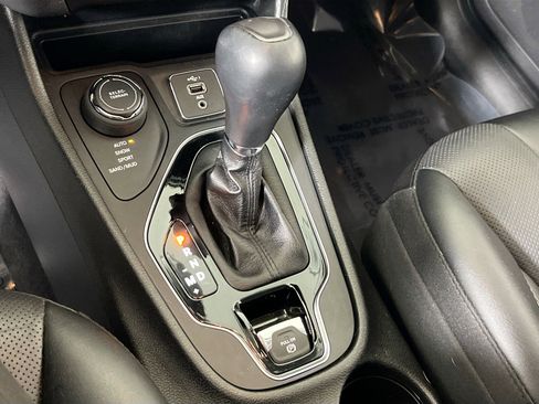 Used 2022 Jeep Cherokee Limited image 16