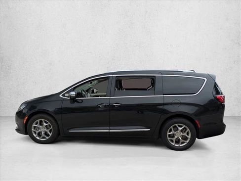 Used 2018 Chrysler Pacifica Limited image 8
