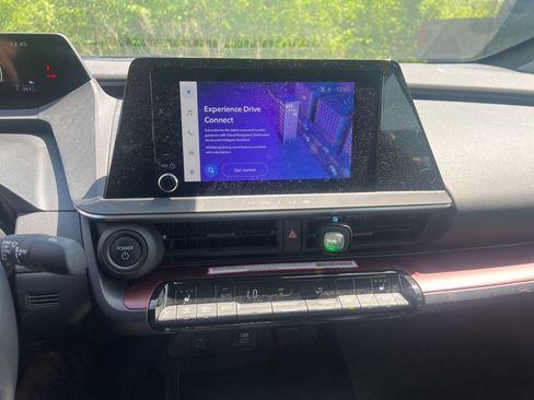 Used 2024 Toyota Prius Prime FWD image 7