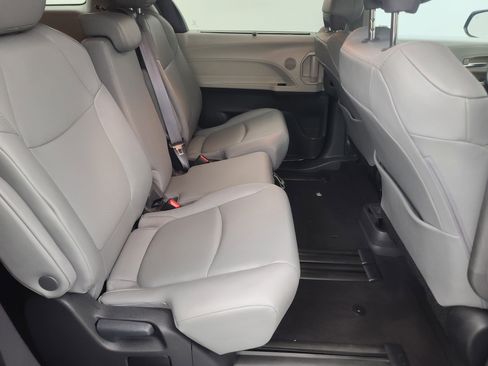 Used 2024 Toyota Sienna XLE image 15