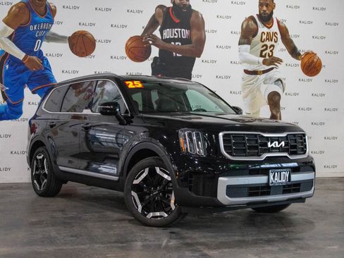 Used 2025 Kia Telluride S FWD image 2