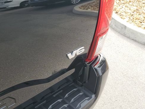 Certified 2022 Toyota Tacoma SR AWD/4WD image 8