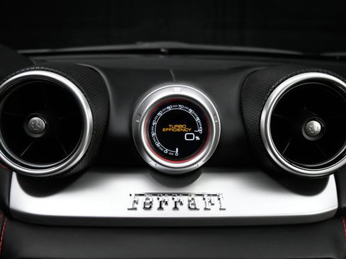 Used 2016 Ferrari California T image 98