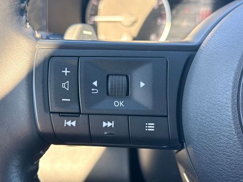 Used 2025 Nissan Pathfinder SV image 26