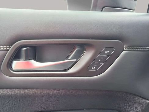 Used 2022 Nissan Pathfinder Platinum w/ Cargo Package FWD image 11