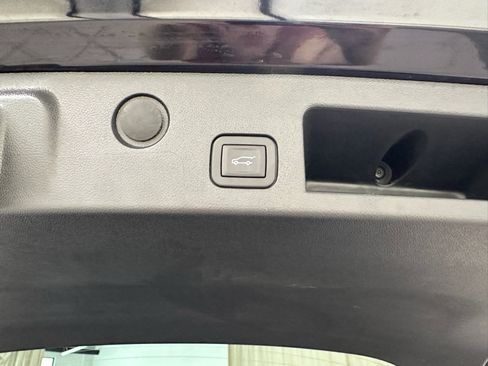 Certified 2025 Chevrolet Equinox LT w/ Convenience Package II FWD image 9