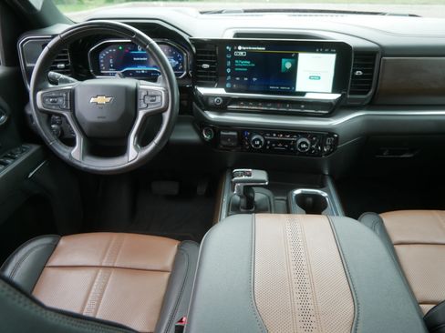 Certified 2025 Chevrolet Silverado 1500 High Country AWD/4WD image 10