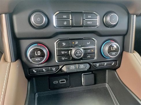 Used 2024 Chevrolet Tahoe High Country image 38