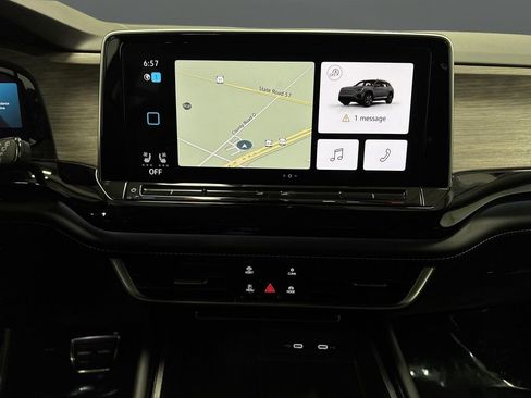 Certified 2024 Volkswagen Atlas SEL Premium R-Line image 9