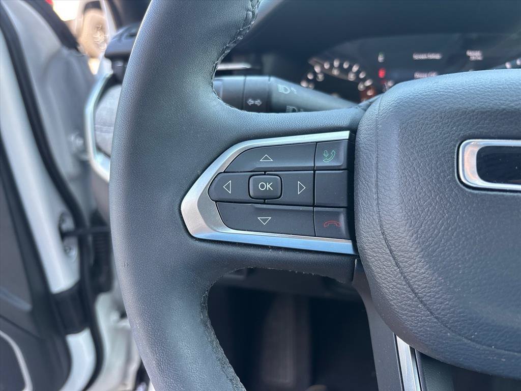 Used 2023 Jeep Compass Latitude AWD/4WD image 16