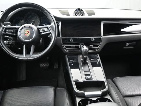 Used 2022 Porsche Macan image 8