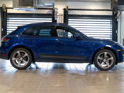 Certified 2025 Porsche Macan AWD/4WD image 10