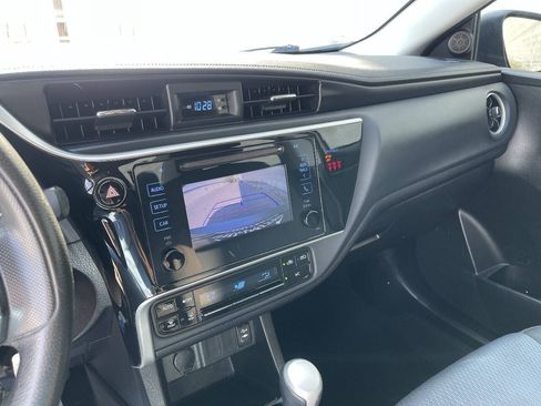 Used 2018 Toyota Corolla LE FWD image 18