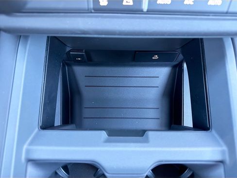 New 2026 Land Rover Defender 130 X-Dynamic SE image 33