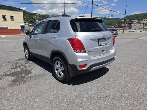 Used 2021 Chevrolet Trax LT w/ Premium Seat Package AWD/4WD image 7