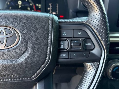 Certified 2025 Toyota Tacoma SR5 AWD/4WD image 36