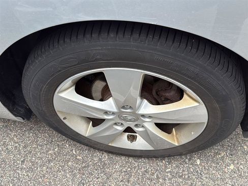 Used 2013 Hyundai Elantra GLS w/ Preferred Pkg FWD image 13