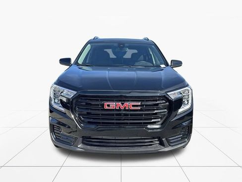 Used 2024 GMC Terrain SLE w/ Driver Convenience Package FWD image 9