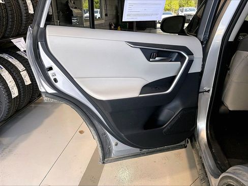 Used 2019 Toyota RAV4 XLE w/ Convenience Package image 21