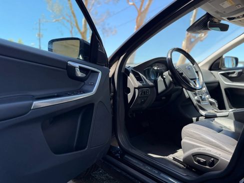Used 2016 Volvo XC60 T5 Platinum FWD image 10
