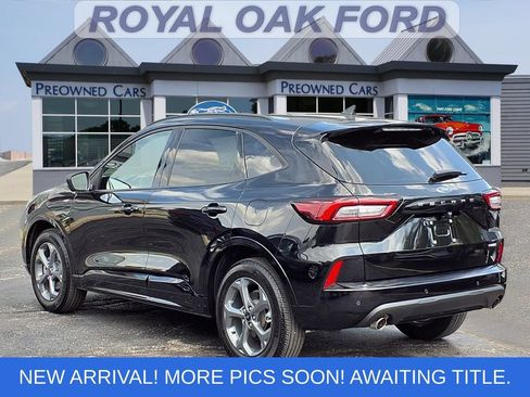 Certified 2023 Ford Escape ST-Line Select w/ Tech Pack #2 AWD/4WD image 2