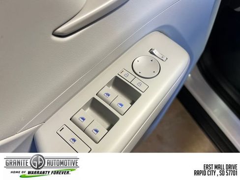 Used 2025 Hyundai Kona SEL AWD/4WD image 16