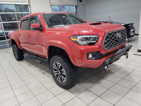 Used 2022 Toyota Tacoma TRD Sport image 11