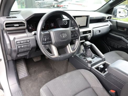 Used 2025 Toyota 4Runner SR5 AWD/4WD image 12