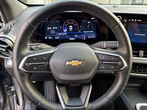 Used 2026 Chevrolet Equinox LT AWD/4WD image 8